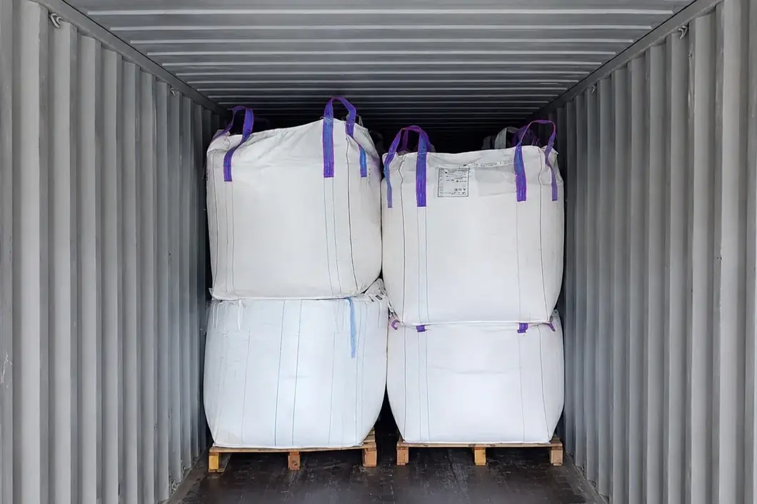 Grain in bulk bags stowed in a container